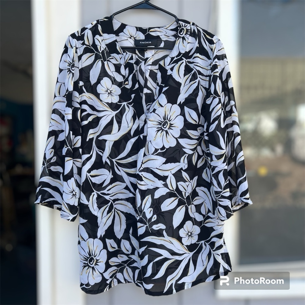 Jones Wear Women’s See True Black White Floral 3/4 Sleeve